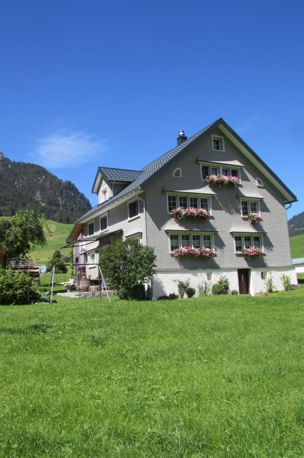 Wies Stein  Buitenkant foto